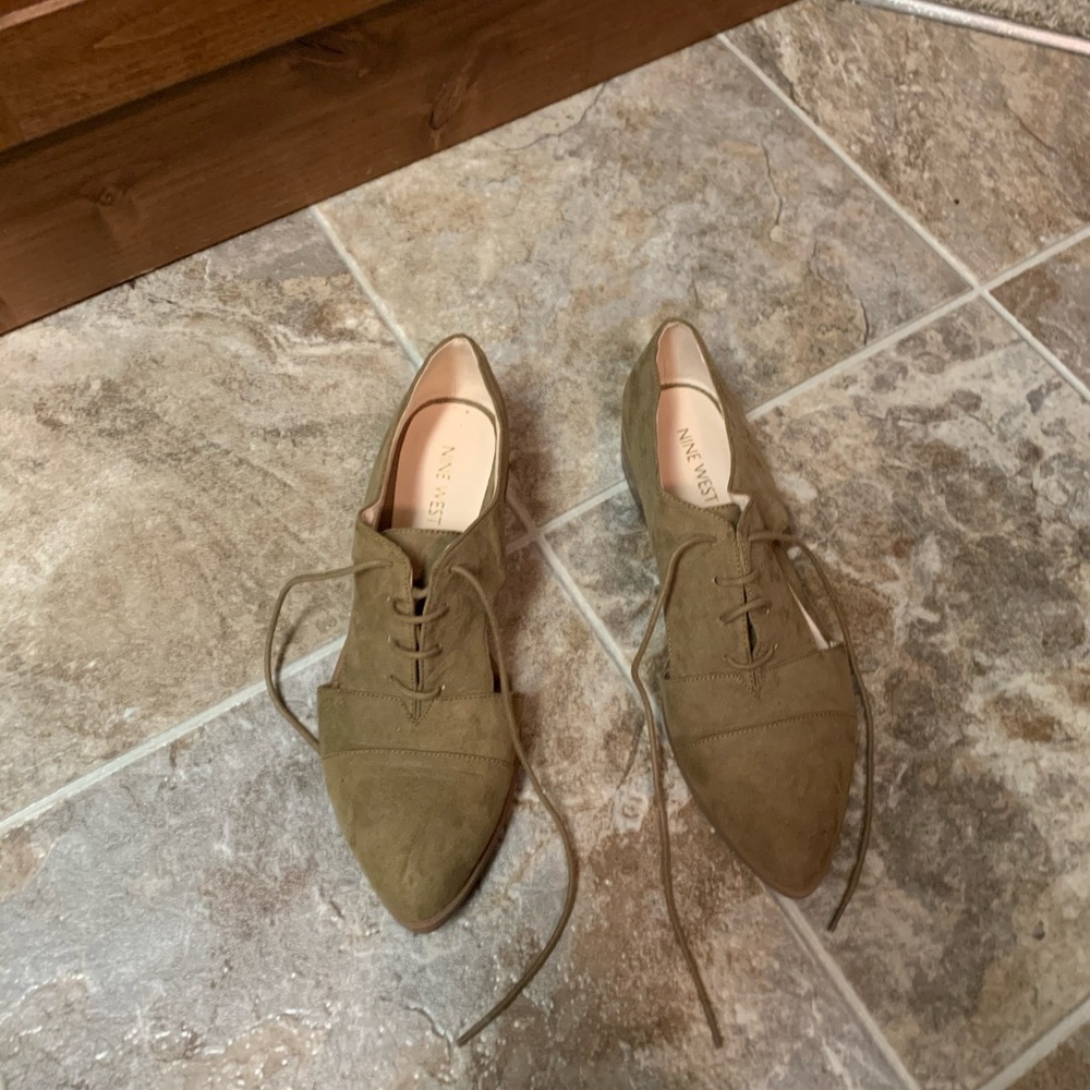 Nine West Nambero tie up flats